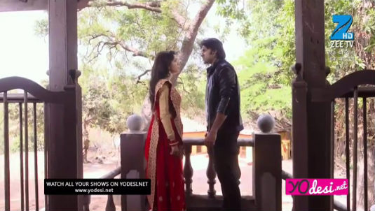 Ek Tha Raja Ek Thi Rani (461. ep.) 04.05.2017. – Rani sazna istinu o Raaju i da ju je zbog osvete oženio!